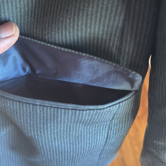 Boys Gray PinStriped Suit Jacket Size 8 Not New - Picture 7 of 16